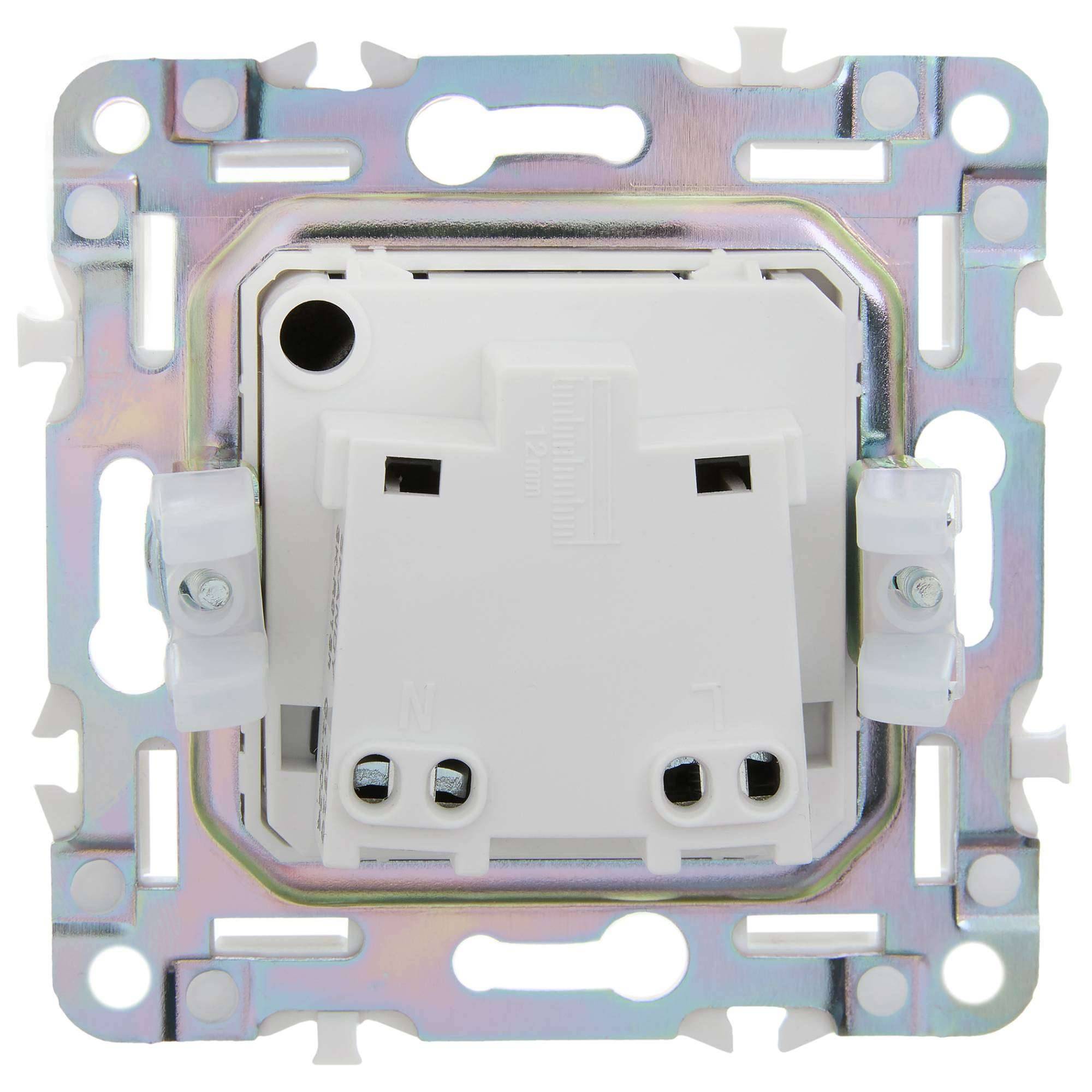 Розетка 1-местная с защитными шторками IEK Skandy SK-R13-10-K37 шампань фото 2