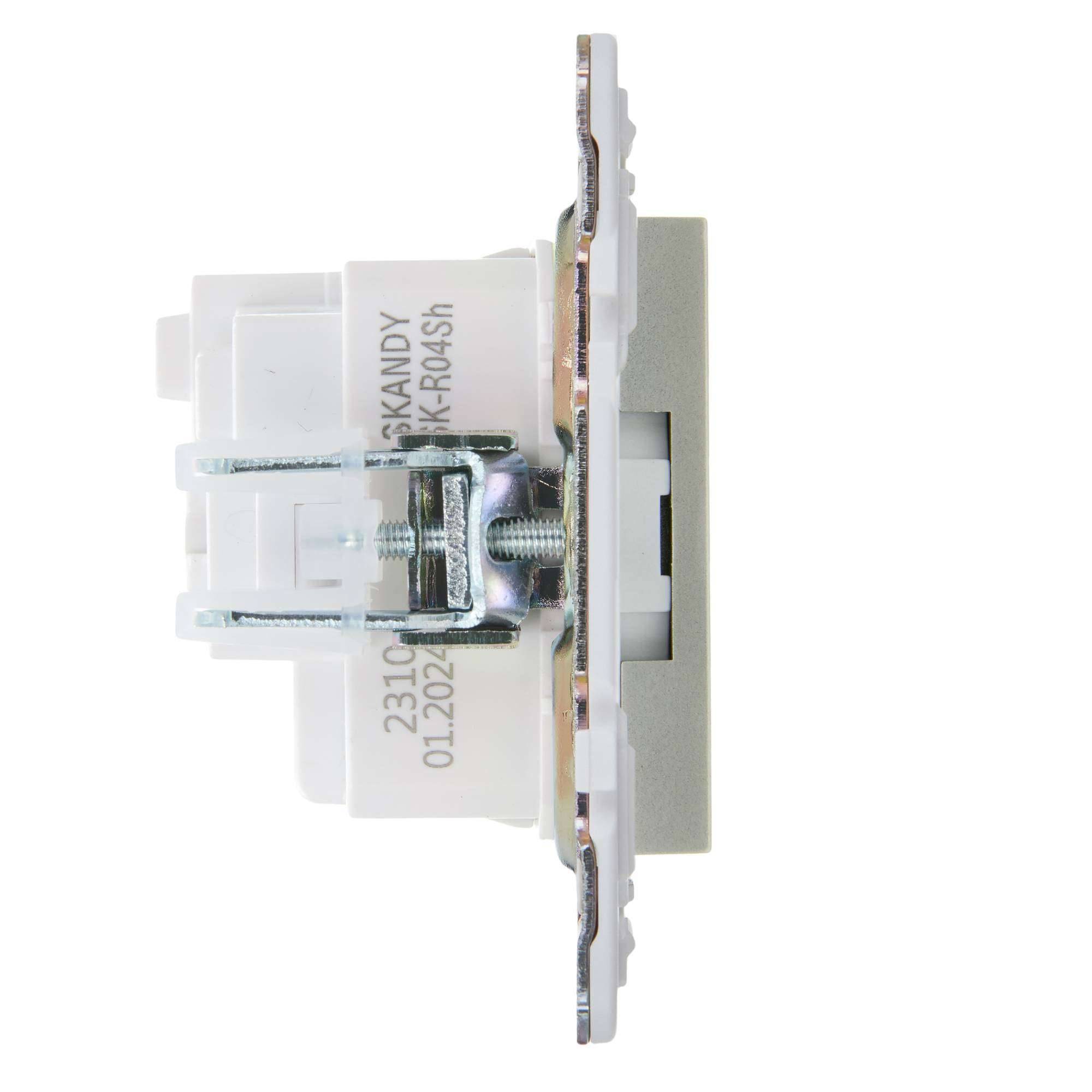 Розетка 1-местная с заземлением и шторками IEK Skandy SK-R14-16-K37 шампань фото 2