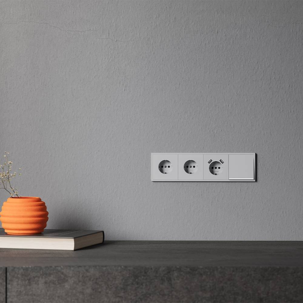 Лицевая панель для розетки с заземлением и шторками Voltum S70 VLS000716 серый фото 5