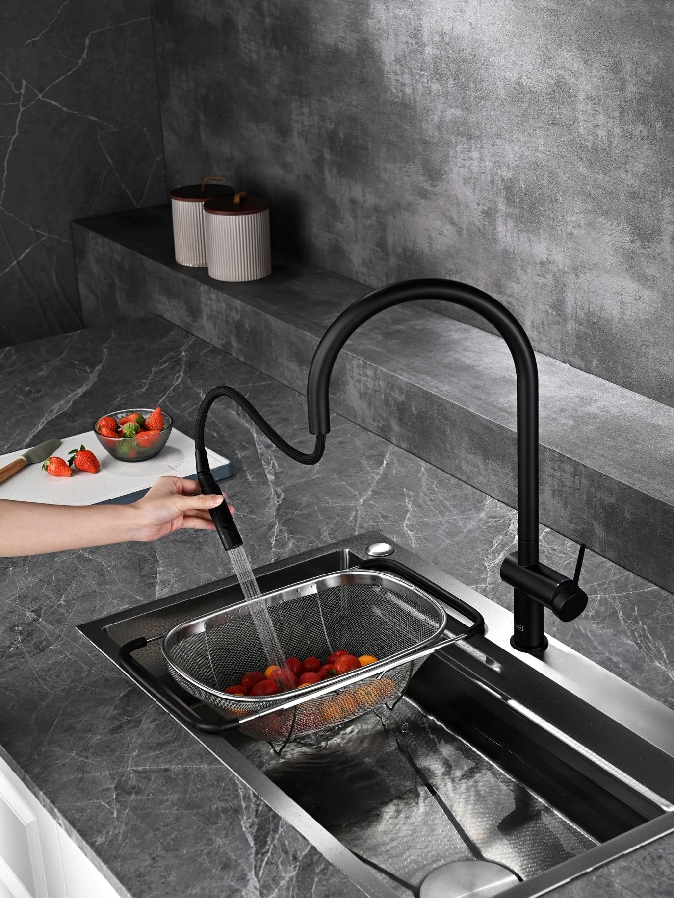 Смеситель для кухни AQUAme Cucina AQM9901MB с выдвижным изливом, черный матовый фото 2
