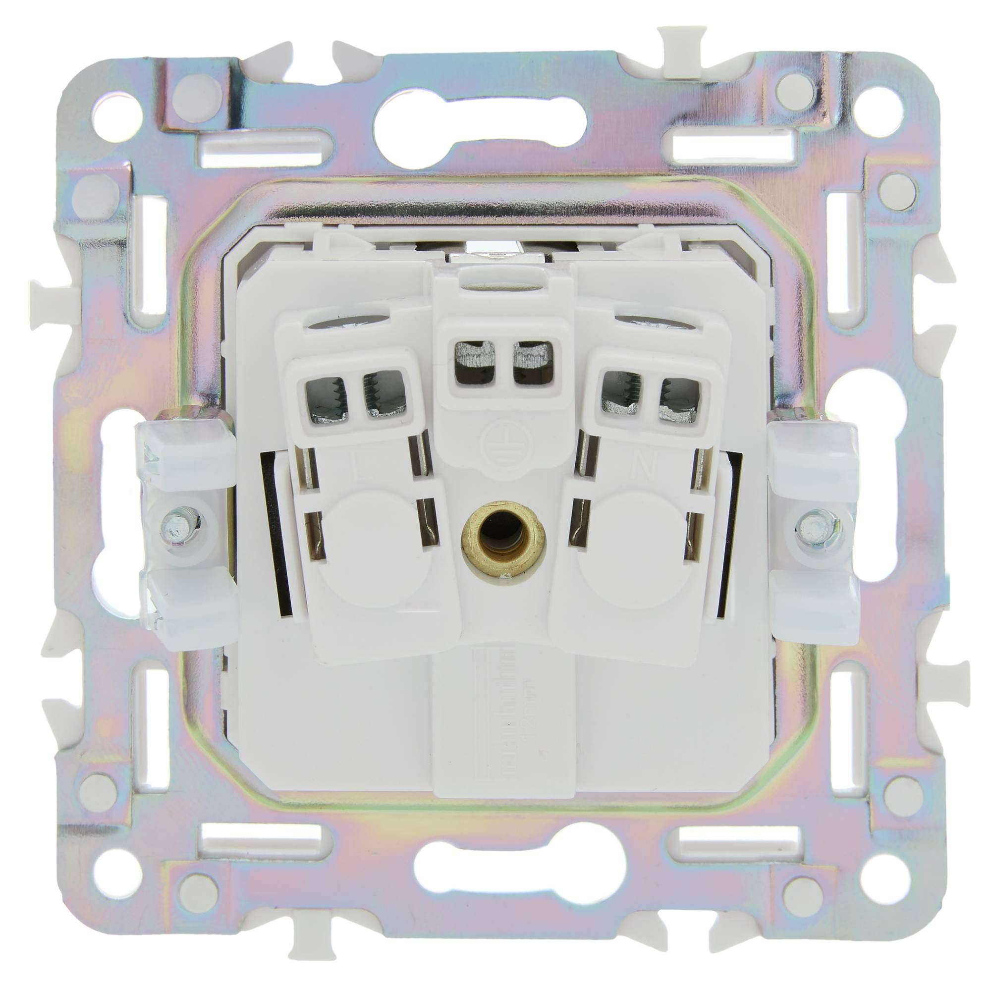 Розетка 1-местная с заземлением и шторками IEK Skandy SK-R14-16-K37 шампань фото 5