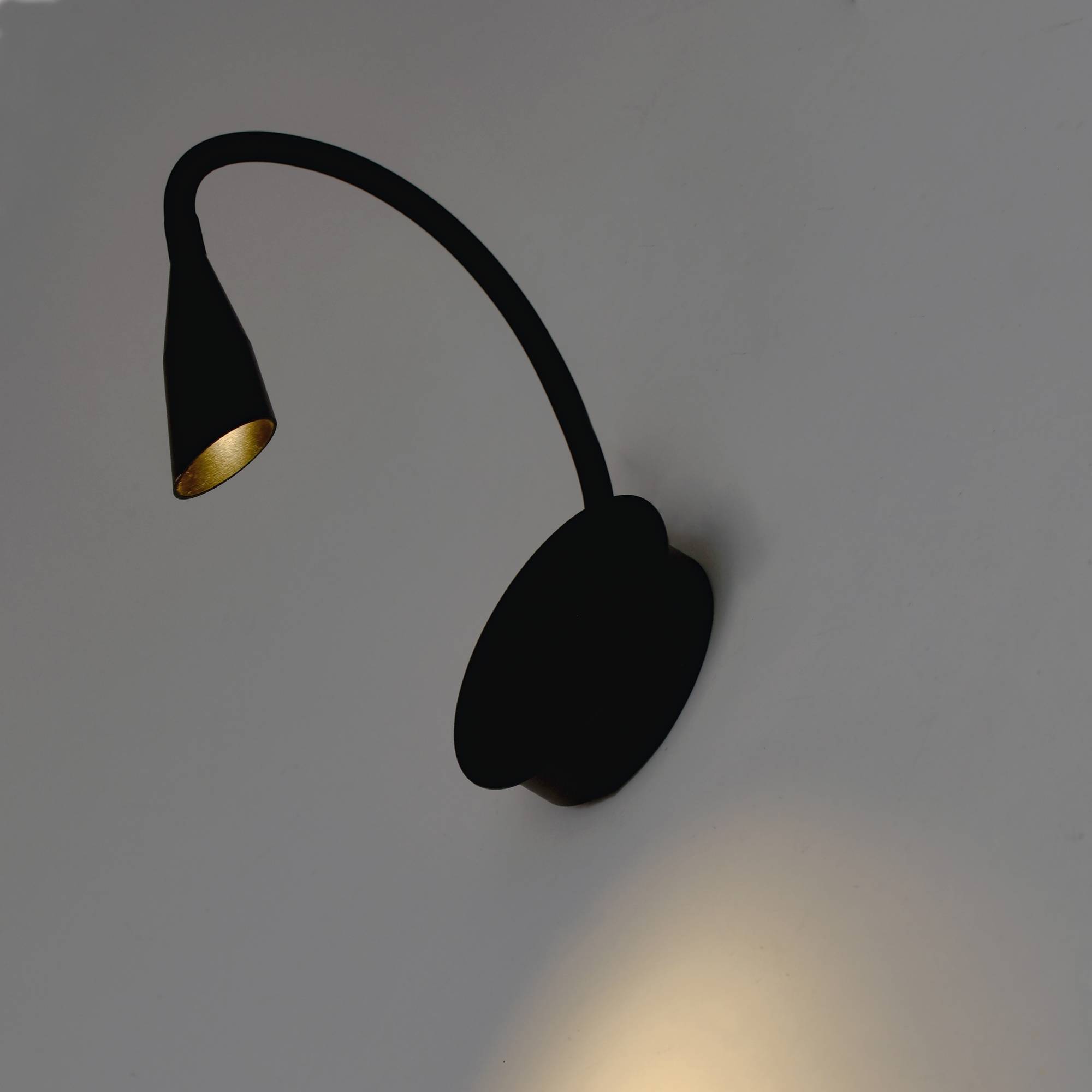 Настенный светодиодный светильник IEK 4701 LT-DBB0-4701-03-30-K02 фото 2