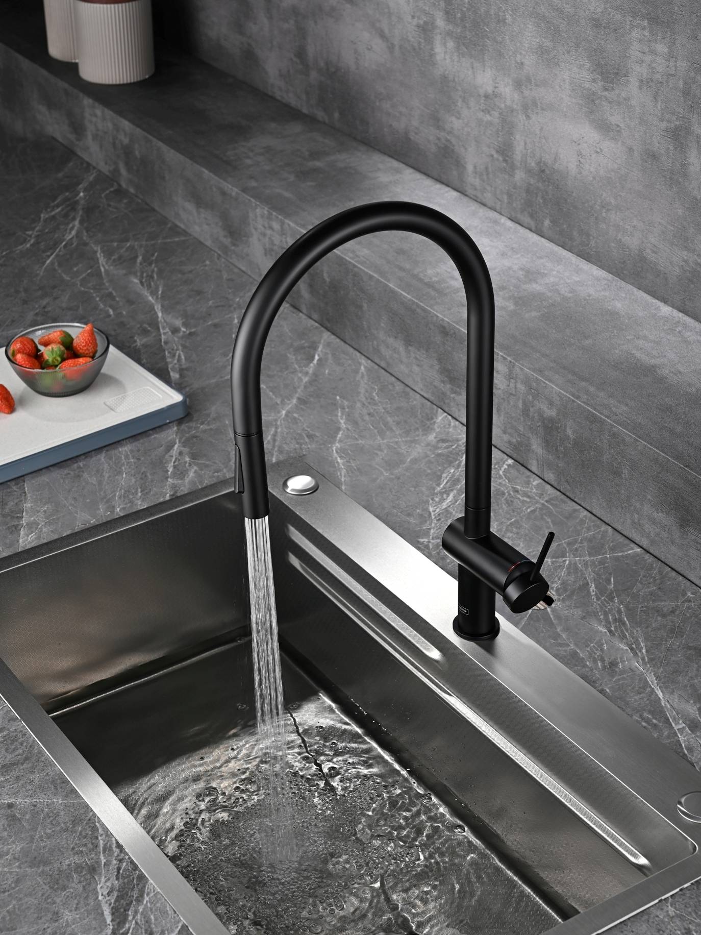 Смеситель для кухни AQUAme Cucina AQM9901MB с выдвижным изливом, черный матовый фото 3