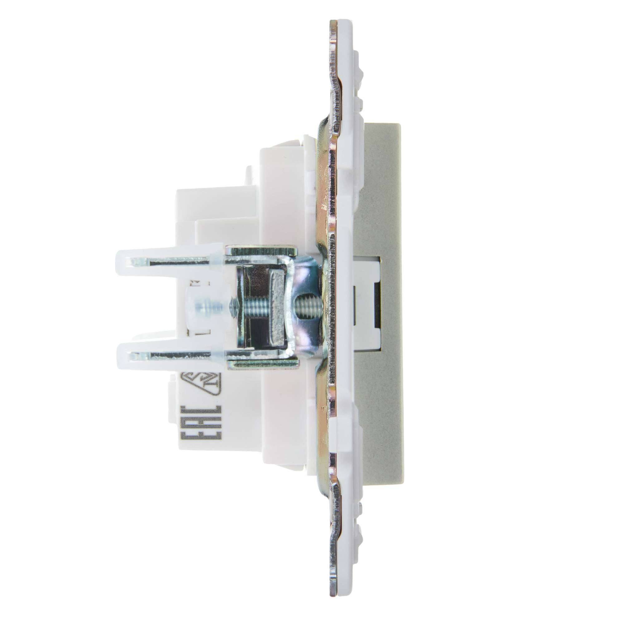 Розетка 1-местная с защитными шторками IEK Skandy SK-R13-10-K37 шампань фото 3