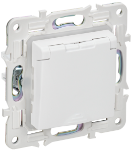 Розетка 1-местная с заземлением, шторками и крышкой IEK Skandy SK-R16-16-44-K01 арктический белый