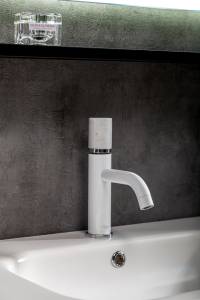 Смеситель для раковины Boheme Stick 121-W-MR-WHITE White Mramor White