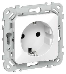 Розетка 1-местная с заземлением и шторками IEK Flite FI-R14-16-K01 белый