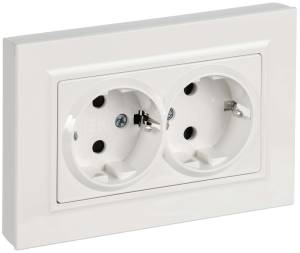 Розетка 2-местная с заземлением и шторками IEK Brite BR-R28-16-K01-F белый