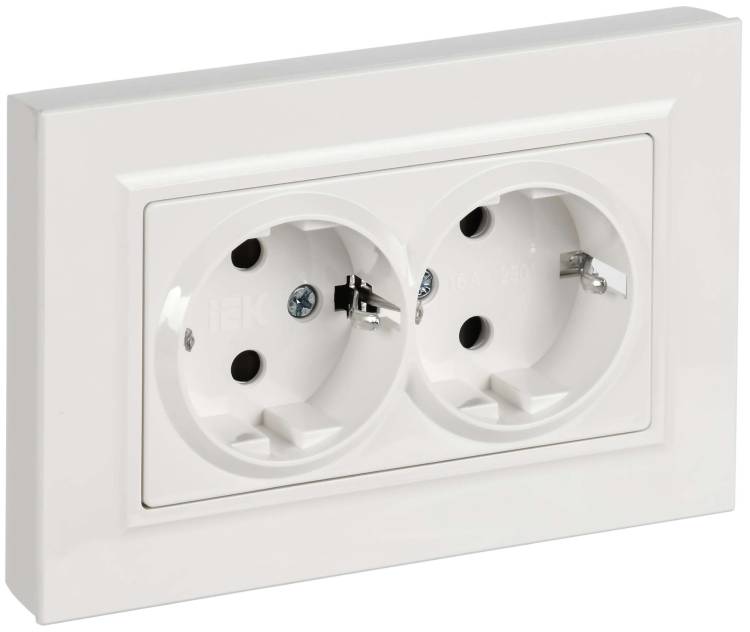 Розетка 2-местная с заземлением и шторками IEK Brite BR-R28-16-K01-F белый