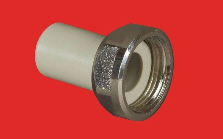 Муфта полипропиленовая FV-Plast 20х3/4 с накидной гайкой, цельный PPR корпус, 225021