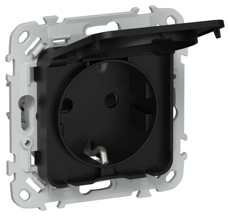 Розетка 1-местная с заземлением, шторками и крышкой IEK Flite FI-R16-16-1-44-K02 черный