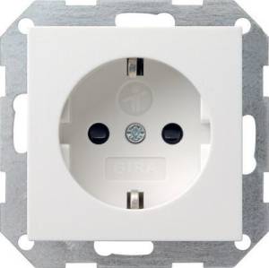 Розетка Gira System 55 Schuko с/з со шторками 16A 250V безвинтовой зажим чисто-белый глянцевый 045303