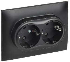 Розетка 2-местная с заземлением и шторками IEK Skandy SK-R24-16-K02-F черный