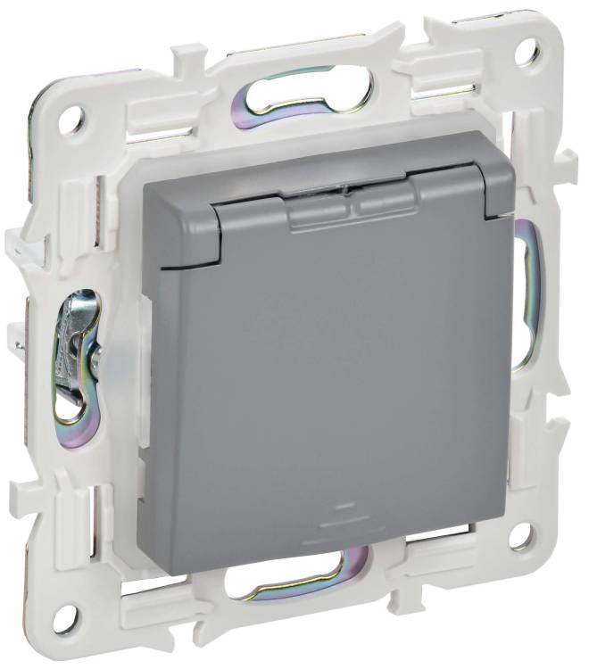 Розетка 1-местная с заземлением, шторками и крышкой IEK Skandy SK-R16-16-44-K03 серый