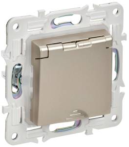 Розетка 1-местная с заземлением, шторками и крышкой IEK Skandy SK-R16-16-44-K37 шампань