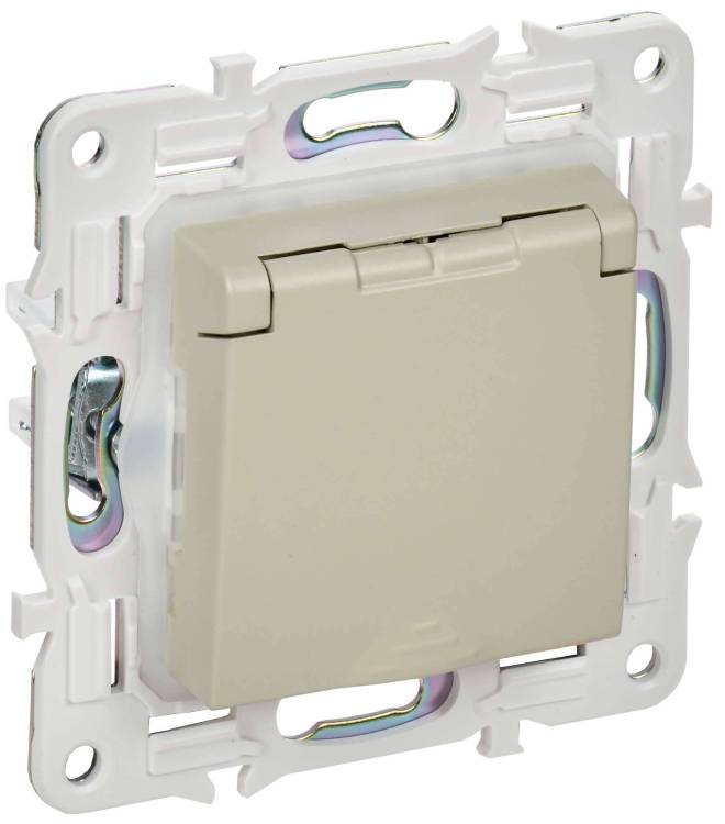 Розетка 1-местная с заземлением, шторками и крышкой IEK Skandy SK-R16-16-44-K10 бежевый