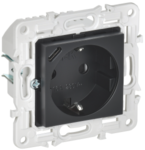 Розетка 1-местная с заземлением, шторками и USB Type С IEK Skandy SK-R14-16-U14-018-K02 черный