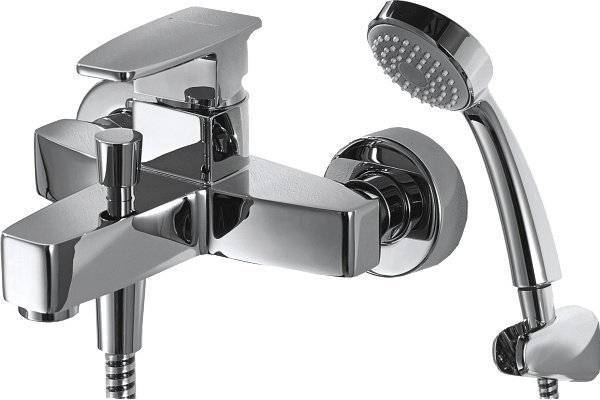 Смеситель для ванны с душем Bravat Riffle F672106C-B с лейкой