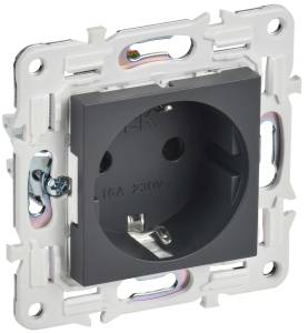 Розетка 1-местная с заземлением и шторками IEK Skandy SK-R14-16-1-K48 титан