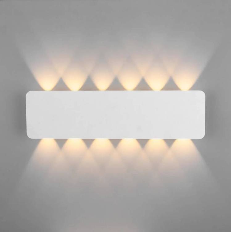 Настенный светодиодный светильник Elektrostandard Angle 40139/1 LED белый