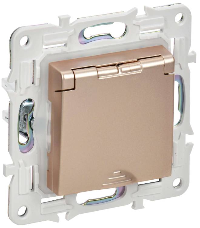 Розетка 1-местная с заземлением, шторками и крышкой IEK Skandy SK-R16-16-44-K98 песочный