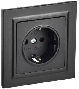 Розетка 1-местная с заземлением и шторками IEK Brite BR-R14-16-K02-F черный