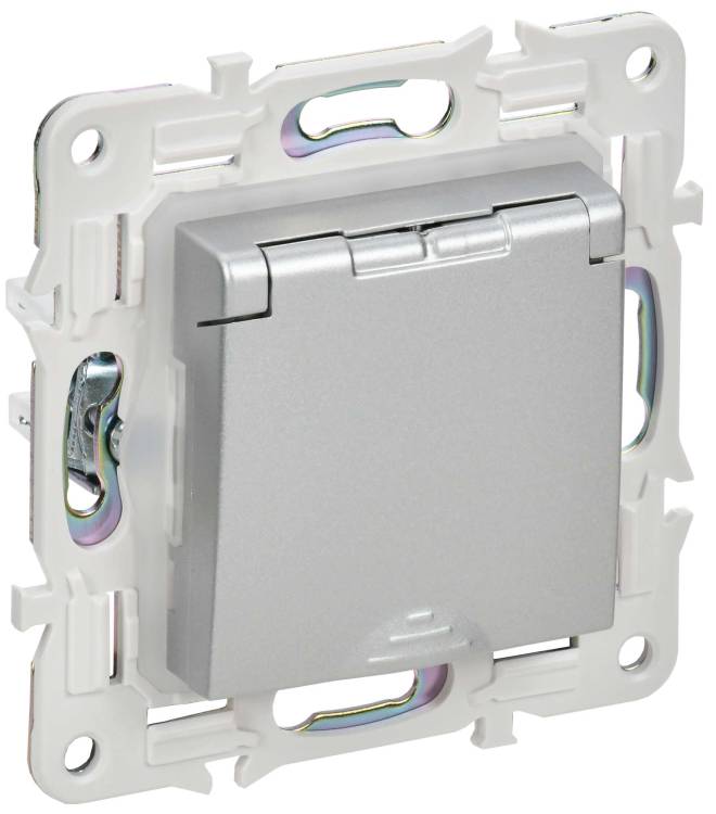 Розетка 1-местная с заземлением, шторками и крышкой IEK Skandy SK-R16-16-44-K23 серебряный