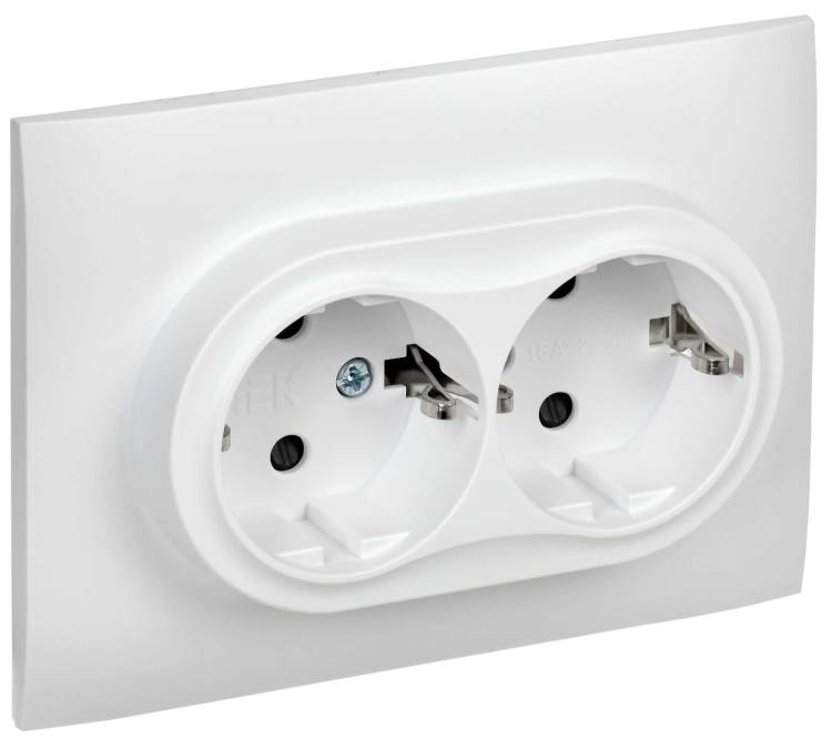 Розетка 2-местная с заземлением и шторками IEK Skandy SK-R24-16-K01-F арктический белый