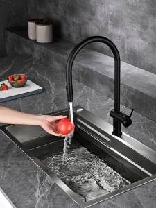 Смеситель для кухни AQUAme Cucina AQM9901MB с выдвижным изливом, черный матовый