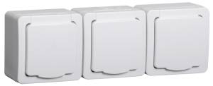 Розетка 3-местная с заземлением IEK Гермес Plus ERMP32-K01-16-54-EC белый
