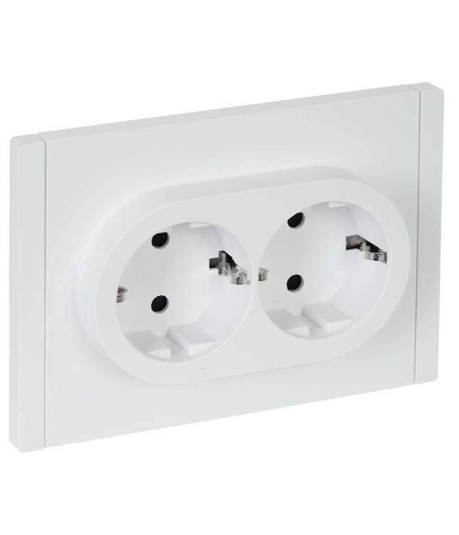Розетка 2-местная с заземлением и шторками IEK Forte&Piano FP-R24-16-1-K01 белый