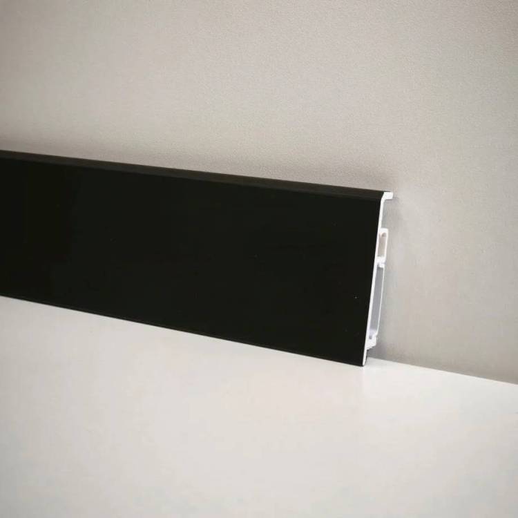 Плинтус Bonkeel Stick M Черный 2000x70x13