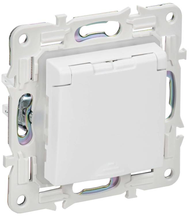 Розетка 1-местная с заземлением, шторками и крышкой IEK Skandy SK-R16-16-44-K01 арктический белый