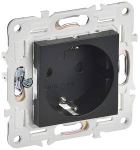 Розетка 1-местная с заземлением и шторками IEK Skandy SK-R14-16-1-K02 черный