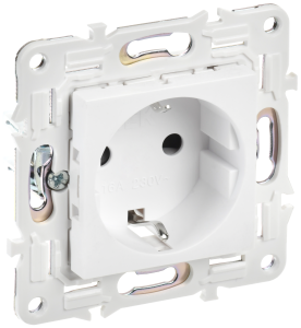 Розетка 1-местная с заземлением и шторками IEK Skandy SK-R14-16-K01 арктический белый