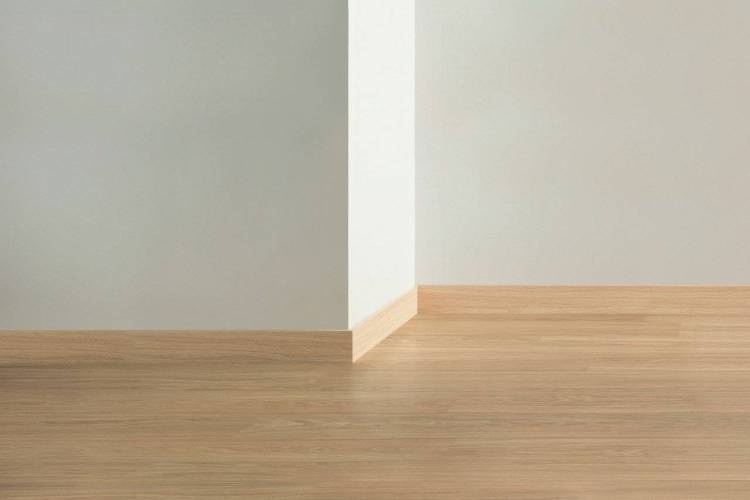 Плинтус Quick-Step QSPSKR05786 Дуб пепельный серый 2400x77x14