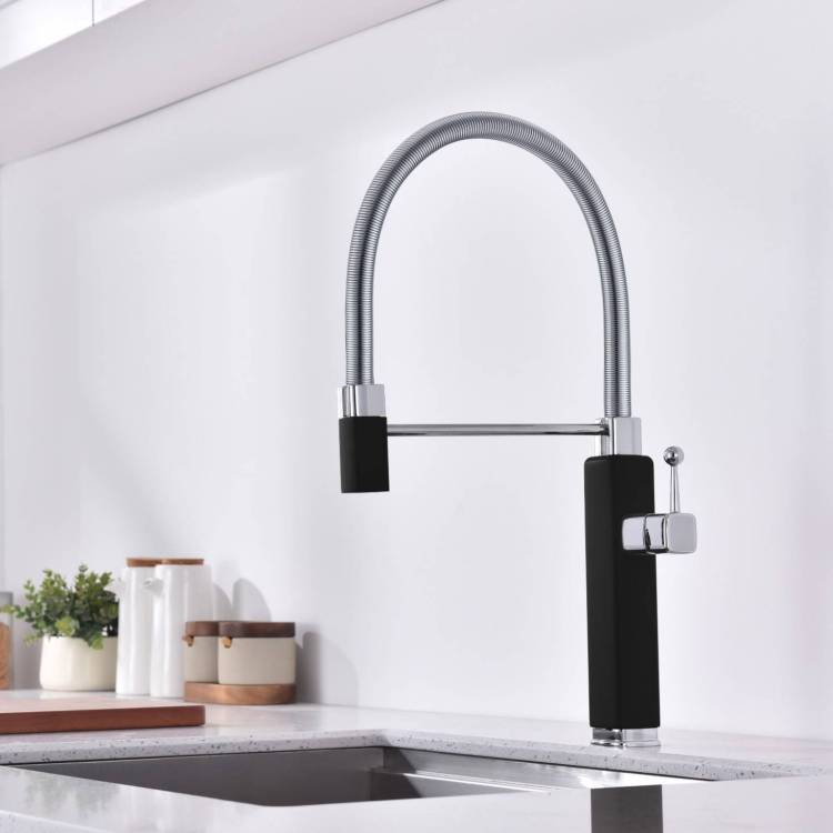 Смеситель для кухни Vincea VKF-101MB с гибким изливом, черный